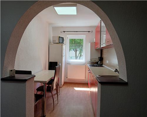 Apartament de inchiriat in Sibiu3 camere ,parter, spatiu verde la blocVasile Aron